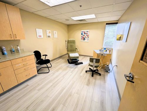 ste-102-1565 Main St, Tewksbury, MA, 01876-4766 | Card Image