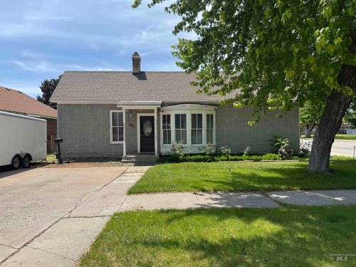 104 E B St, Shoshone, ID, 83352-5347 | Card Image