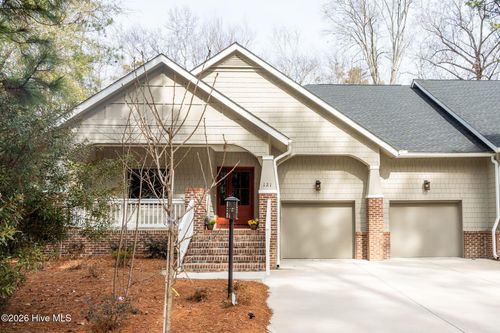 121 Lamplighter Village Dr, Pinehurst, NC, 28374-8264 | Card Image