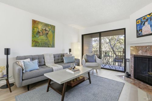 823 Via Casitas, Greenbrae, CA, 94904-1832 | Card Image