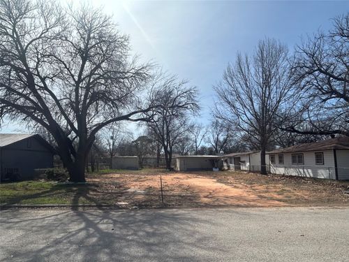 1438 Avenue A, Graham, TX, 76450-2302 | Card Image