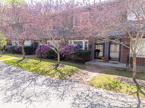 2-27 Norwood Ave, Manchester, MA, 01944-1509 | Card Image
