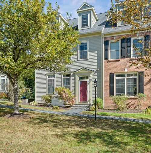 31 Forest Edge Dr, Hanover, NH, 03755-3231 | Card Image