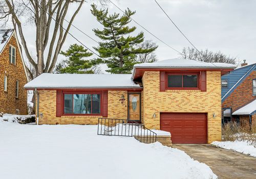 6428 Elmcrest Dr, Windsor Heights, IA, 50324-1846 | Card Image