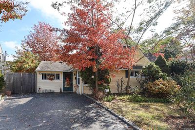 12 Friends Lane, House other with 3 bedrooms, 2 bathrooms and null parking in Westbury NY | Image 1