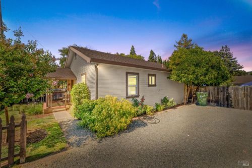 6774 Yount St, Yountville, CA, 94599-1347 | Card Image