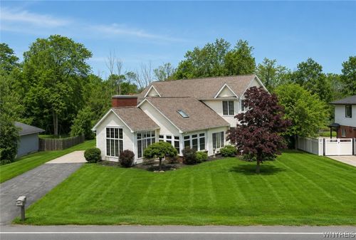 783 W River Rd, Grand Island, NY, 14072-2407 | Card Image