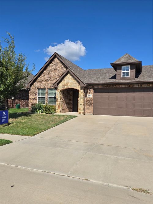 8513 Christie Ln, Greenville, TX, 75402-6028 | Card Image