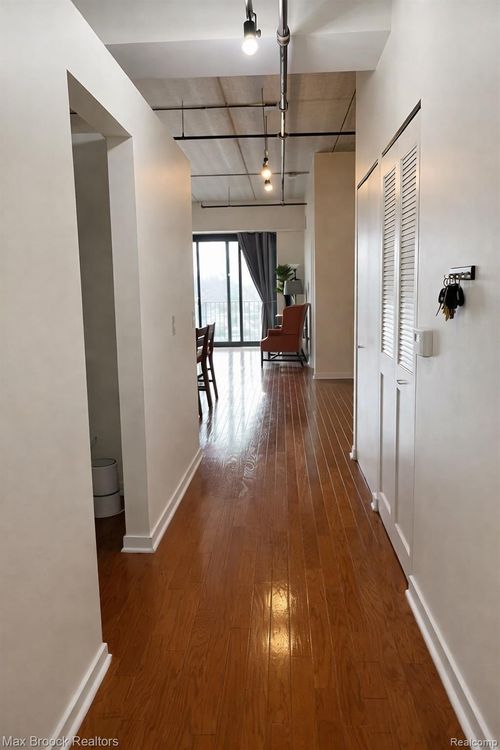 unit-510-101 Curry Ave, Royal Oak, MI, 48067-4233 | Card Image