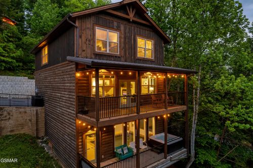 3023 Ridgetop Resort Way, Pigeon Forge, TN, 37863-7123 | Card Image