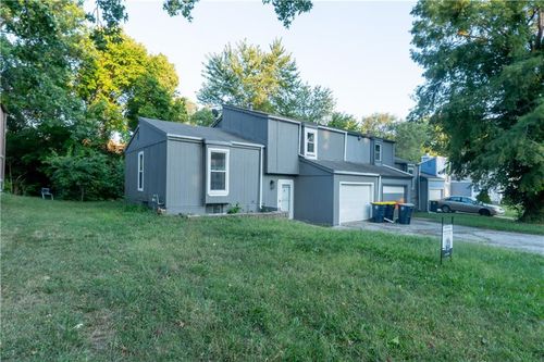 9525 Manning Ave, Kansas City, MO, 64134-2230 | Card Image