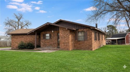 801 S Oak Hill St, Siloam Springs, AR, 72761-4133 | Card Image