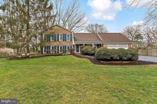 2698 Linda Marie Dr, OAKTON, VA, 22124-1111 | Card Image