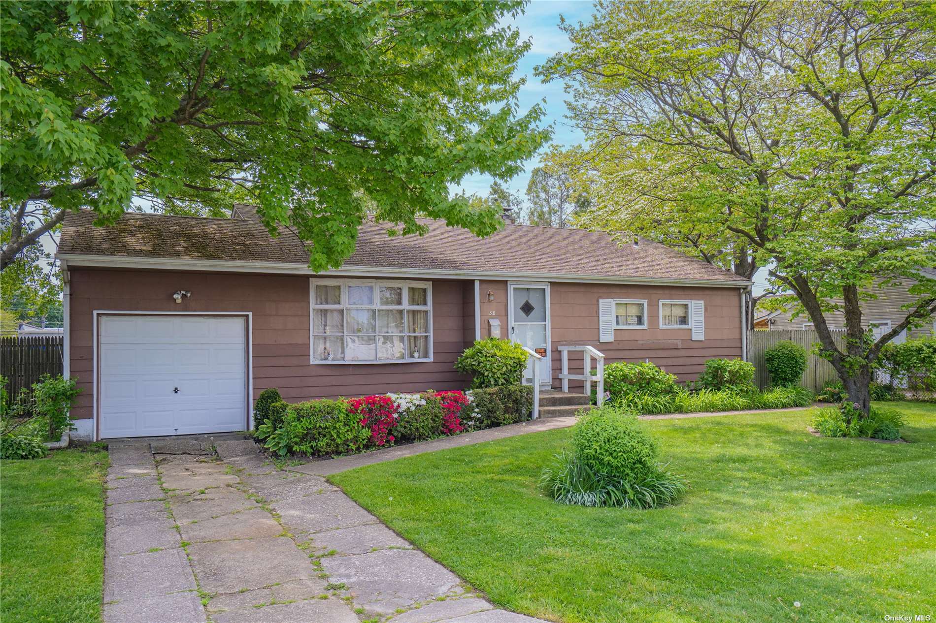 Perry St, Brentwood, NY 11717