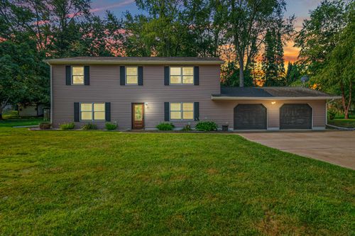 16 Goodrich Ave, Hillsdale, MI, 49242-1909 | Card Image