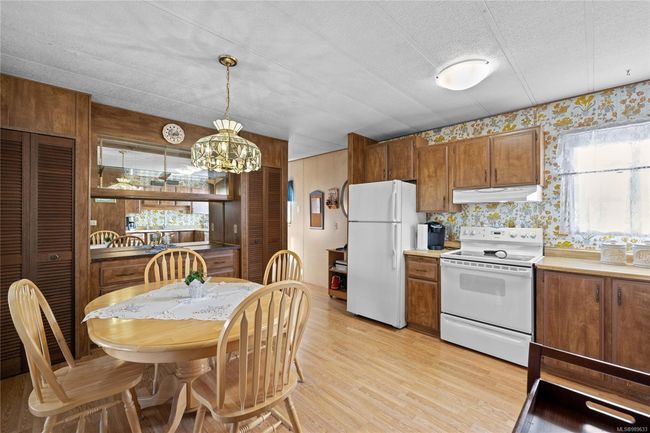 12 - 575 Arbutus St, House other with 2 bedrooms, 1 bathrooms and 2 parking in Qualicum Beach BC | Image 4