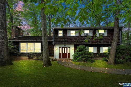 15 Dorotockeys Ln, Old Tappan, NJ, 07675-7344 | Card Image