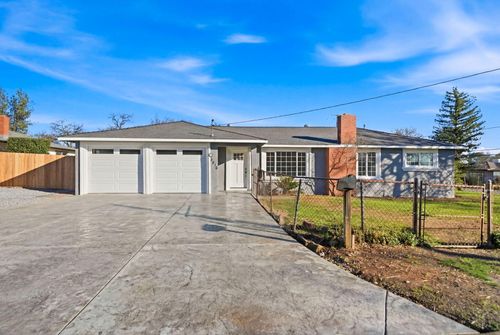 2215 Oxford Rd, Redding, CA, 96002-0807 | Card Image