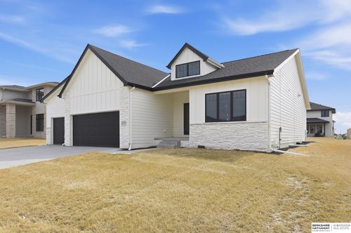 21149 Hartman Ave, Elkhorn, NE, 68022-5351 | Card Image