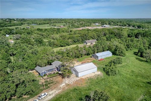 13750 Woodend Rd, Bonner Springs, KS, 66012-1368 | Card Image