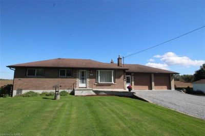 1984 Downsview Dr, House other with 3 bedrooms, 1 bathrooms and 10 parking in Glenburnie ON | Image 1