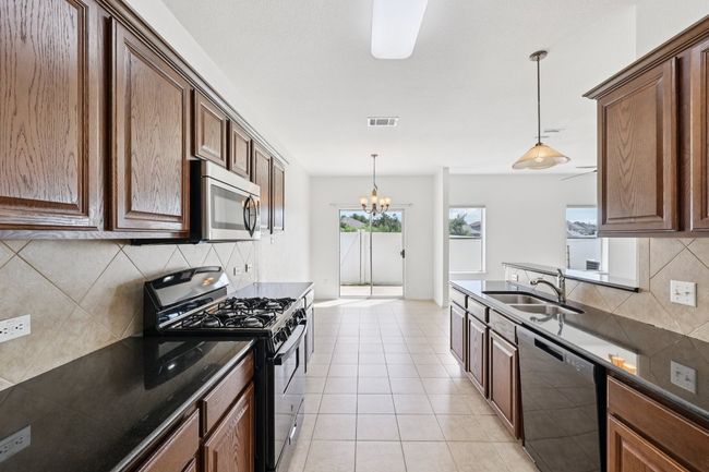 APT-98 - 1900 Little Elm Trl, Townhouse with 3 bedrooms, 3 bathrooms and 2 parking in Cedar Park TX | Image 11