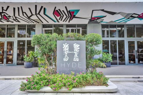 1705-121 Ne 34th St, Miami, FL, 33137-3873 | Card Image