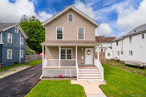 90 South St, Warwick, NY, 10990-1618 | Card Image