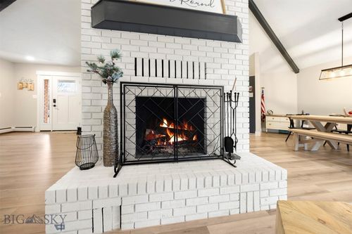 100 Cedar Lake Ct, Butte, MT, 59701-4300 | Card Image