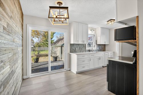 916 Linn Ave, Owatonna, MN, 55060-3220 | Card Image