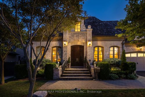 56 Ravenscrest Dr, Etobicoke, ON, M9B5M7 | Card Image