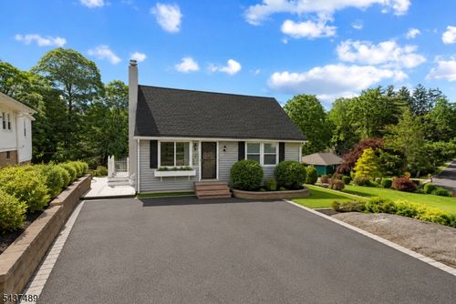 2 Center St, Butler, NJ, 07405-1331 | Card Image