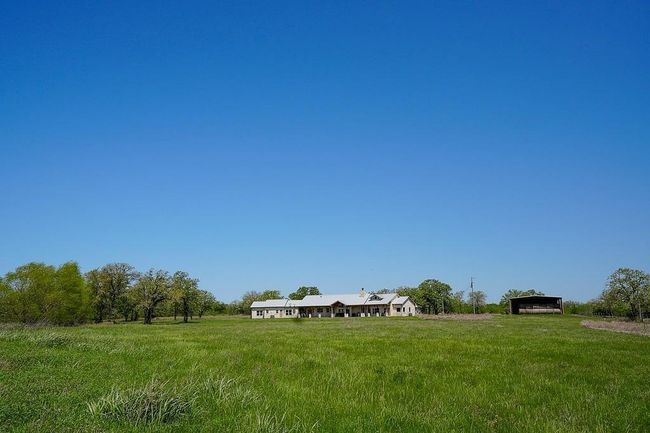 5411 N State Highway 95, Home with 3 bedrooms, 4 bathrooms and 2 parking in Flatonia TX | Image 26