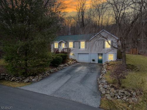 17 Mountainside Ave, Stockholm, NJ, 07460-1905 | Card Image