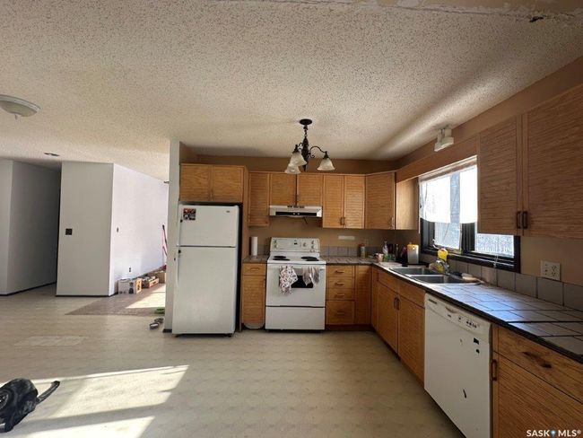 502 Busteed St, House other with 6 bedrooms, 4 bathrooms and 6 parking in Kerrobert SK | Image 13