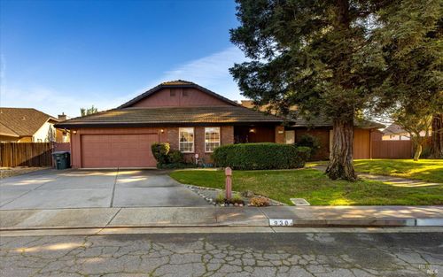 930 Monique Way, Dixon, CA, 95620-2011 | Card Image