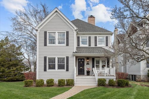 529 Park Dr, Kenilworth, IL, 60043-1004 | Card Image