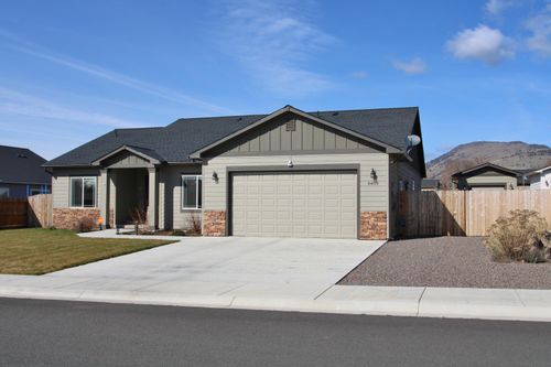 6409 Orinda Dr, Klamath Falls, OR, 97603-1930 | Card Image