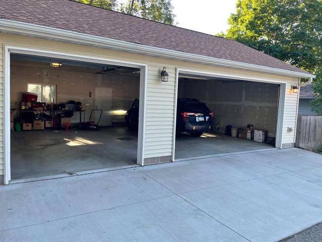Garage Entry through Alleyway | Image 36