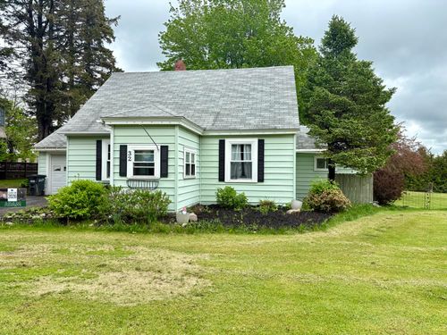 32 State St, Malone, NY, 12953-2412 | Card Image