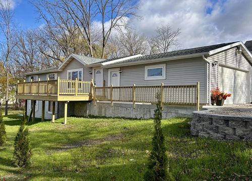 711 Division Street, Delafield, WI, 53018 | Card Image