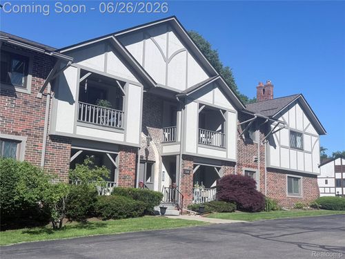 7-42160 Woodward Ave, Bloomfield Hills, MI, 48304-5158 | Card Image