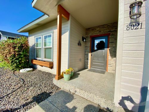 8021 Vialago Pkwy, Zillah, WA, 98953-9195 | Card Image