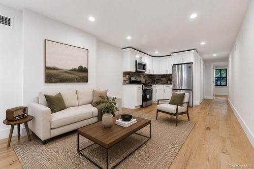 118 Cooper St, New York, NY, 10034-2332 | Card Image