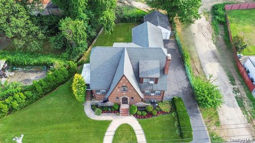 68 Fir St, Valley Stream, NY, 11580-5018 | Card Image