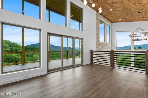 3225 Emerald Springs Loop, Sevierville, TN, 37862-8624 | Card Image