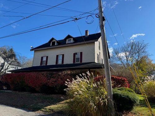 40 Amos St, South Kingstown, RI, 02879-2414 | Card Image