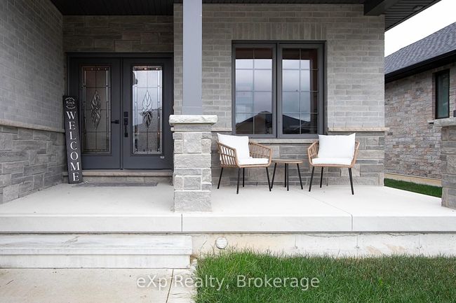 208 Duncan St, House other with 5 bedrooms, 3 bathrooms and 4 parking in Mitchell ON | Image 4