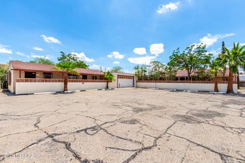 320 E 29th St, Tucson, AZ, 85713-3261 | Card Image