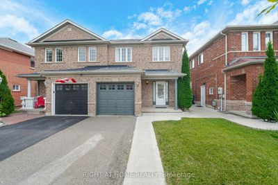 30 Mistdale Cres, Home with 3 bedrooms, 3 bathrooms and 2 parking in Brampton ON | Image 1